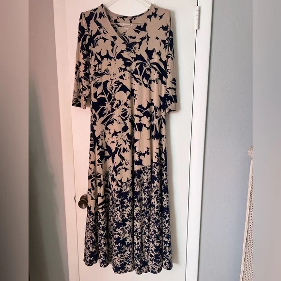 Soft Surroundings petite women’s V-neck 3/4 sleeve dress.Tan and navy fl… - Picture 1 of 5